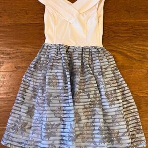 Elegant‎ White and Blue Floral Midi Dress